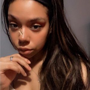 Meet your Posher, Akilah